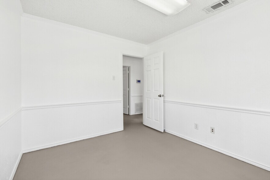 More Photos Of 113 Coad St, Fort Worth Warehouse For Lease