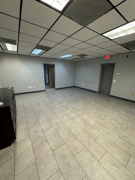 More Photos Of 8717 Windswept Ln, Houston Warehouse For Lease