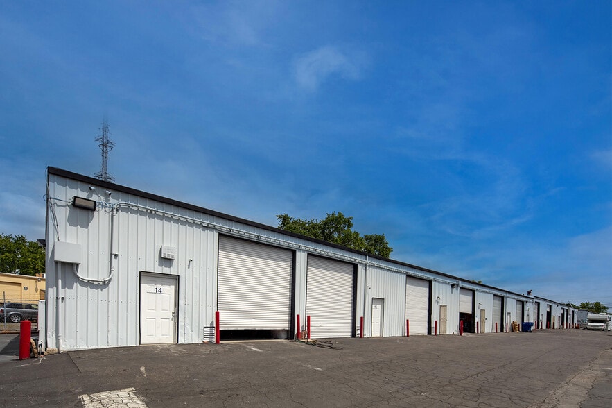 More Photos Of 5753 Auburn Blvd, Sacramento Warehouse For Sale