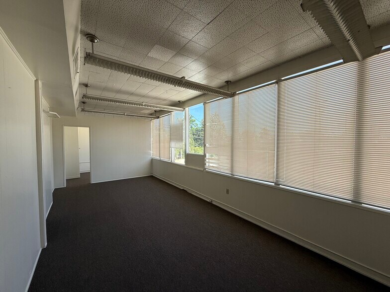 More Photos Of 2801-2819 N Blackstone Ave, Fresno Office For Sale