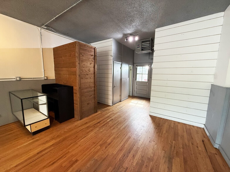 More Photos Of 2375-2395 S Downing St, Denver Freestanding For Lease