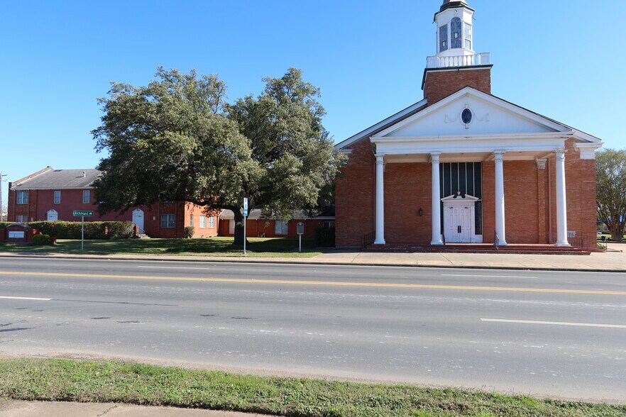 Primary Photo Of 1117 1st St, Rosenberg Specialty For Sale