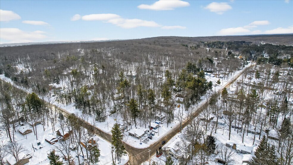 More Photos Of 5937 W Higgins Lake Dr, Roscommon Restaurant For Sale