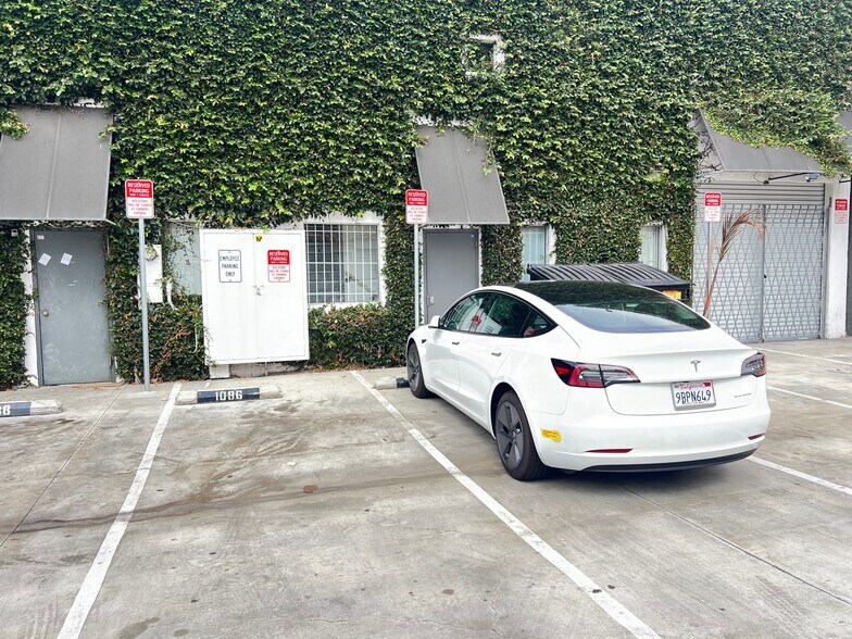More Photos Of 1084-1088 S Fairfax Ave, Los Angeles Freestanding For Lease