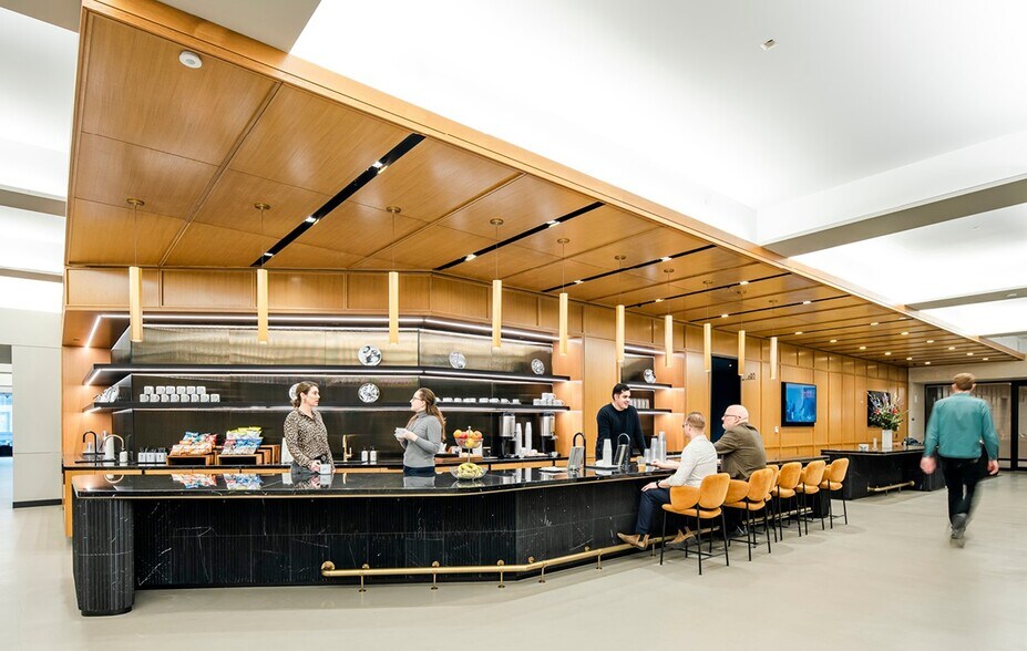 More Photos Of PENN 1, New York Office For Lease