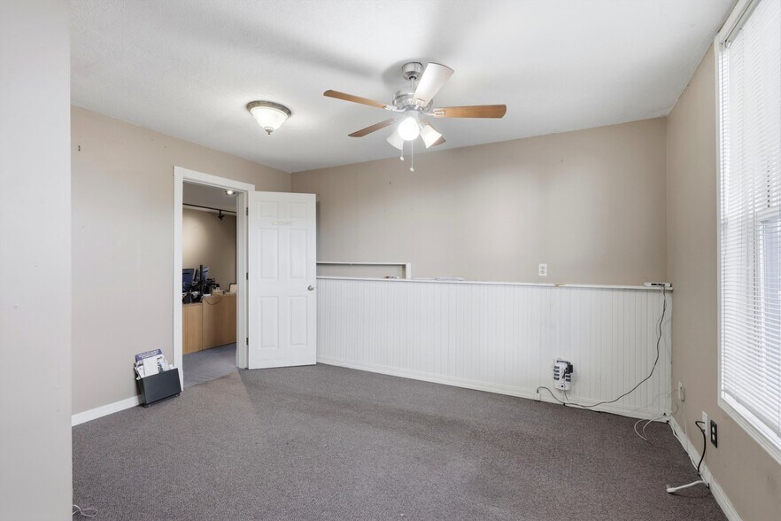 More Photos Of 114 E 2nd St, Newberg Office For Sale