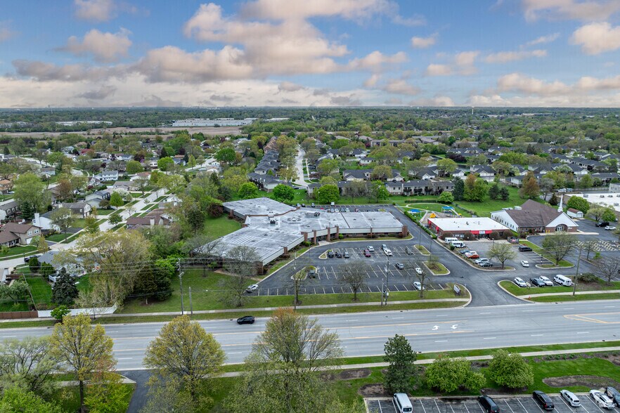 More Photos Of 975 E Nerge Rd, Roselle Office For Lease