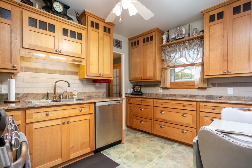 More Photos Of 313 1st Ave, Laurel Office For Sale