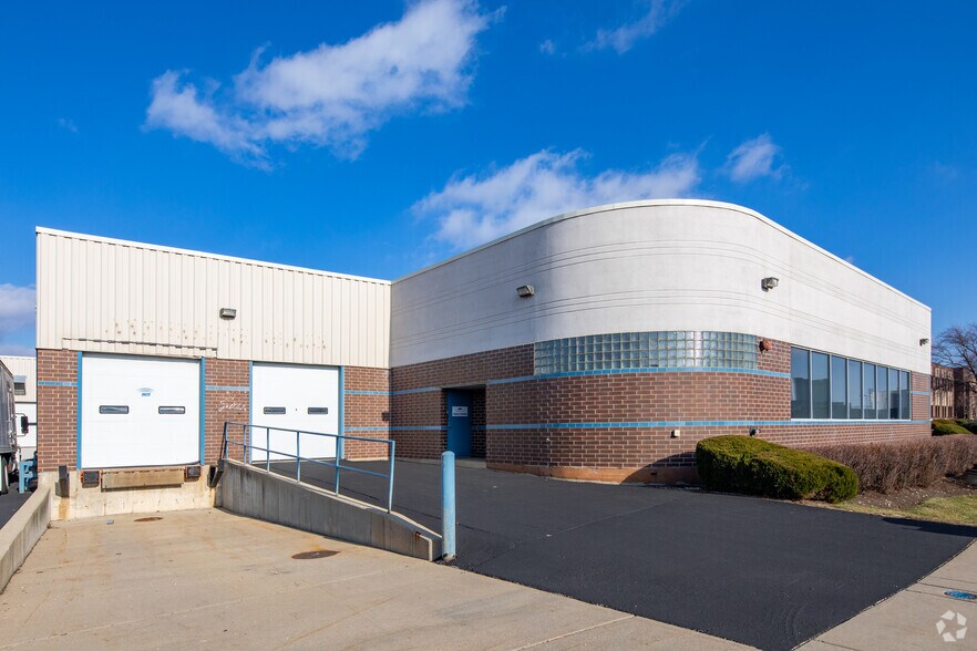 More Photos Of 1450 Arthur Ave, Elk Grove Village Warehouse For Lease