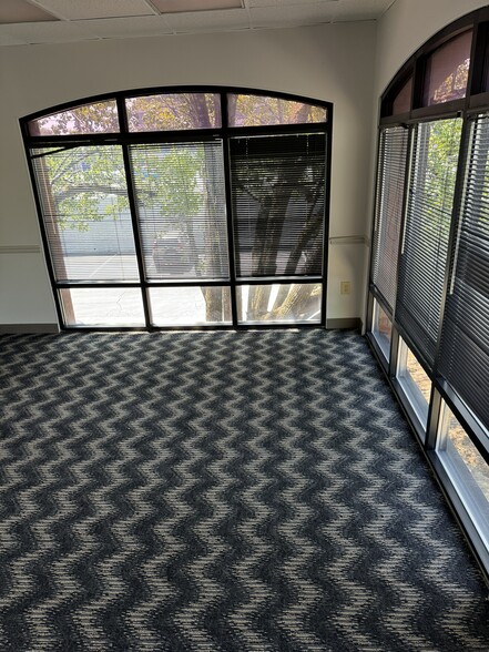More Photos Of 1950 N Park Pl, Atlanta Office For Sale