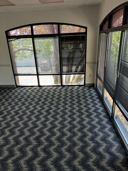 More Photos Of 1950 N Park Pl, Atlanta Office For Sale