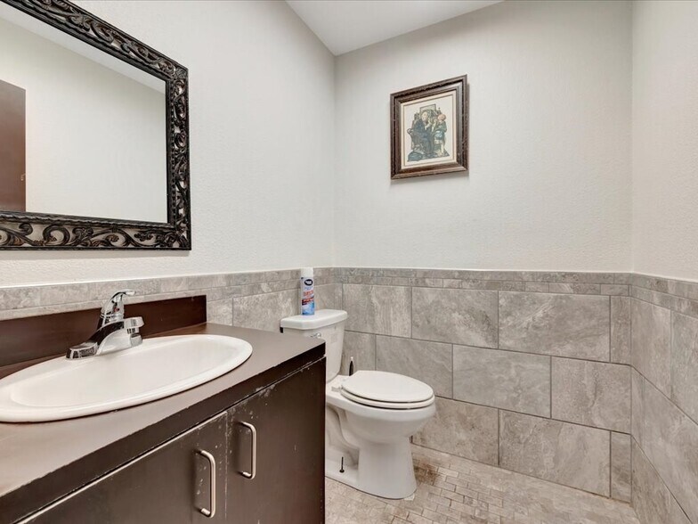 More Photos Of 1702 E Denman Ave, Lufkin Medical For Lease