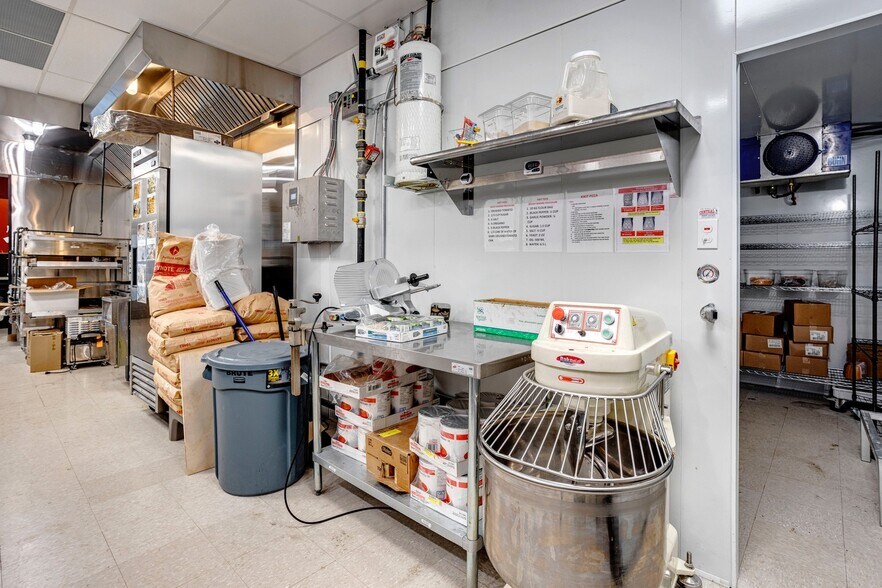 More Photos Of 8091 Kiriak Link SW, Edmonton Unknown For Lease