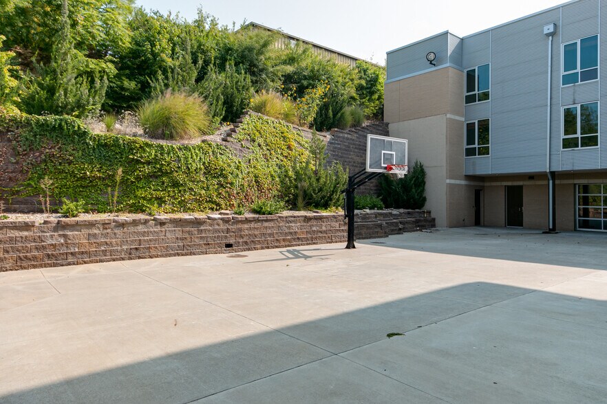 More Photos Of 1632 McCain Ln, Manhattan Sorority Fraternity House For Sale