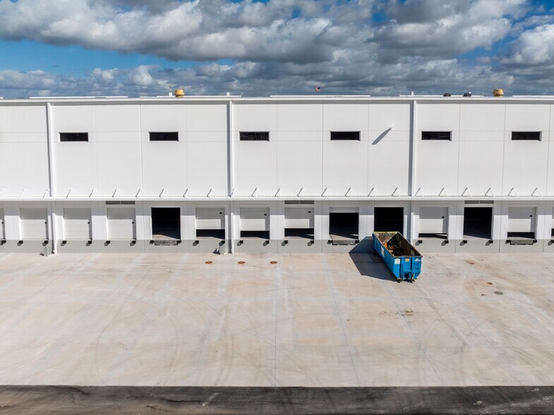More Photos Of 10900 NW 128th Street, Medley Warehouse For Lease