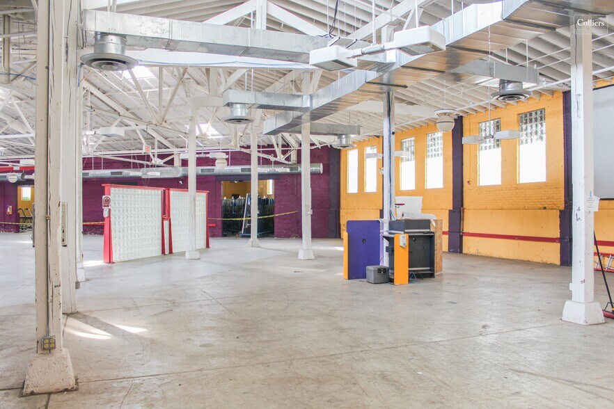 More Photos Of 100 Keystone Dr, Carnegie Warehouse For Lease