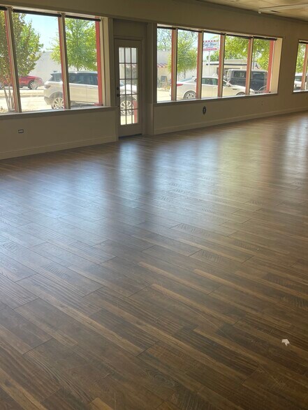 More Photos Of 921 Halsell St, Bridgeport General Retail For Sale