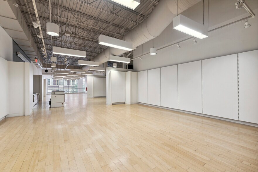 More Photos Of 1510 Walnut St, Philadelphia Storefront For Lease