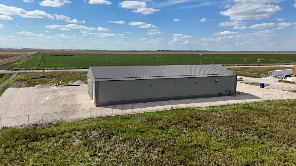 More Photos Of 119 Froese, Headingley Manufacturing For Lease