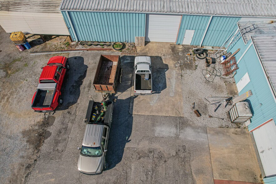 More Photos Of 319 W College St, Columbiana General Retail For Sale