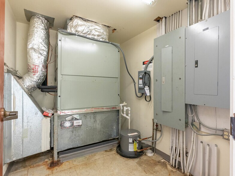 More Photos Of 79 S Main St, Inman General Retail For Sale