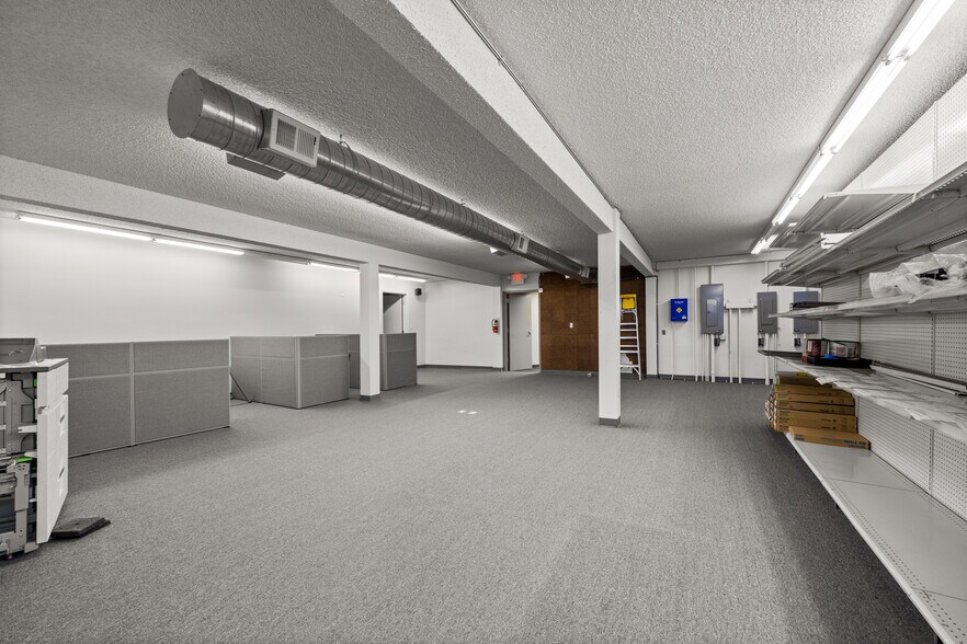 More Photos Of 115 1/2 W Wyoming St, Kalispell Showroom For Lease