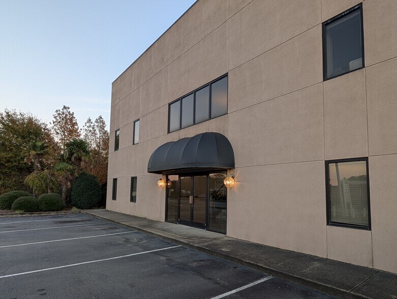 More Photos Of 4065 Powhatan Rd, Clayton Office For Lease