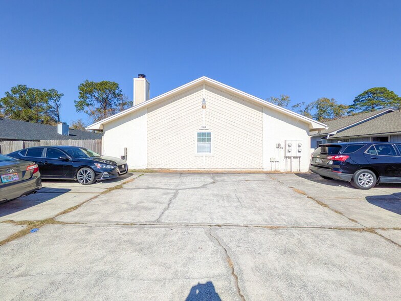 More Photos Of 7619 Indian Lakes Dr and 5126 Ricker Rd, Jacksonville Apartments For Sale