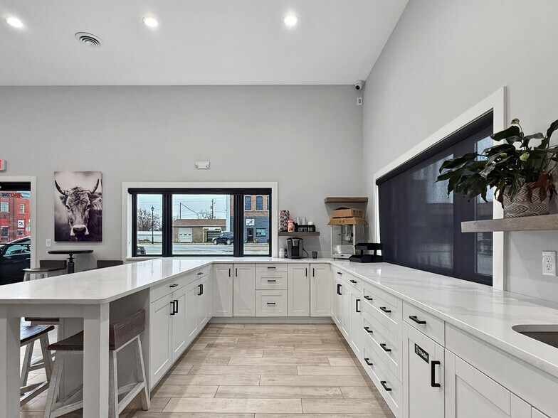 More Photos Of 204 S Main St, Woodward General Retail For Sale