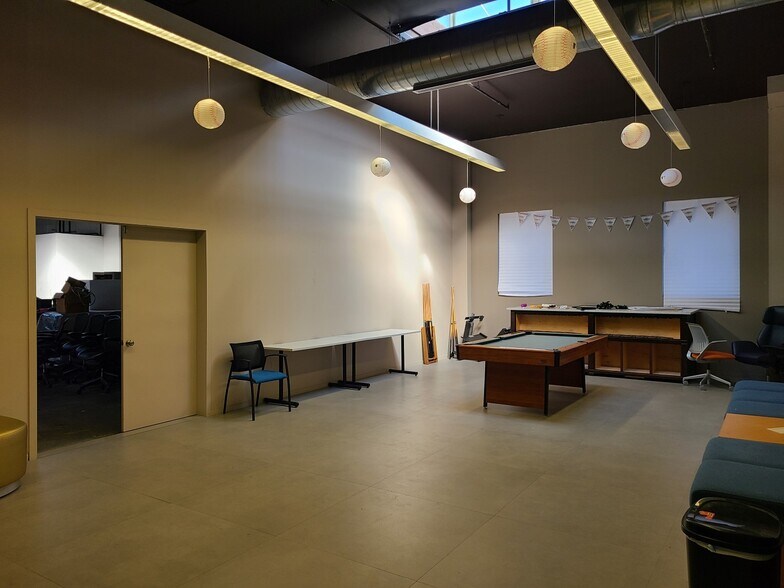 More Photos Of 51 Rushmore St, Westbury Warehouse For Lease
