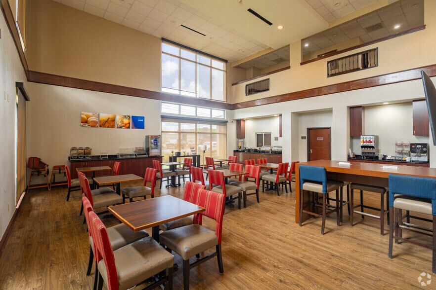 More Photos Of 16931 Texas Ave, Webster Hotel For Sale