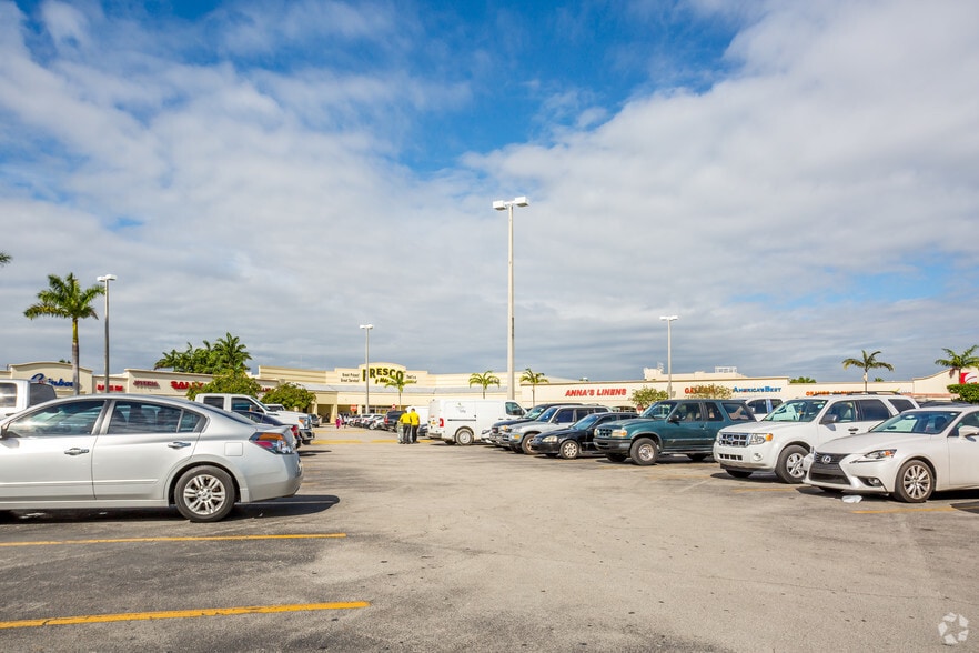 More Photos Of 401-599 W 49th St, Hialeah General Retail For Lease