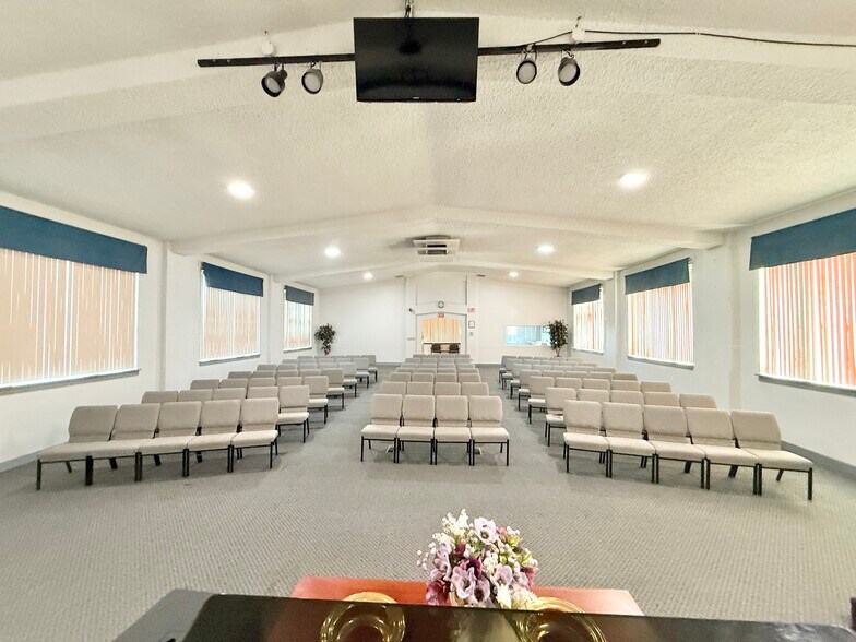 More Photos Of 303 W Clark St, Pasco Religious Facility For Sale