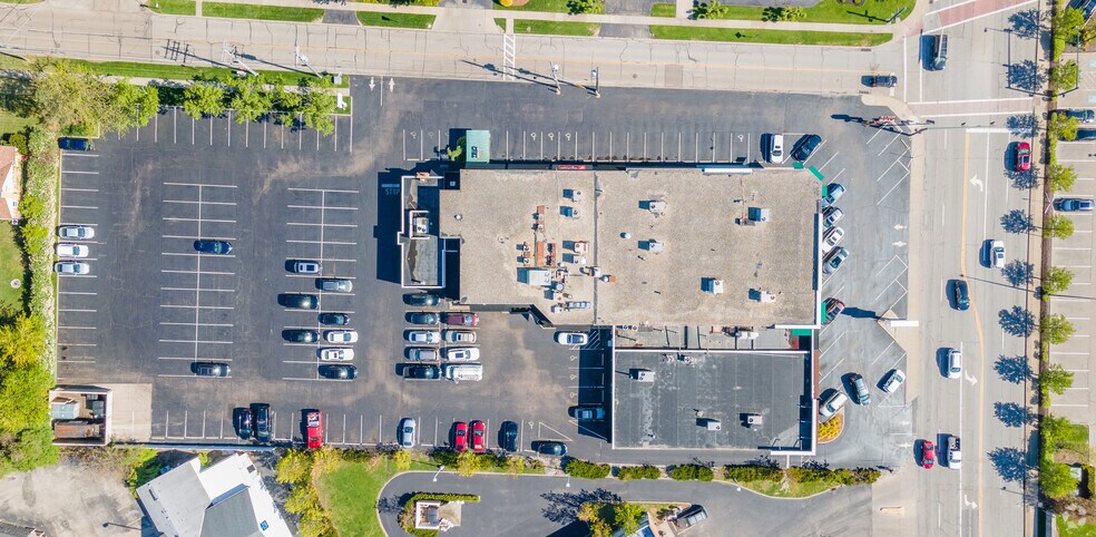 More Photos Of 7565 Kenwood Rd, Cincinnati Office For Lease