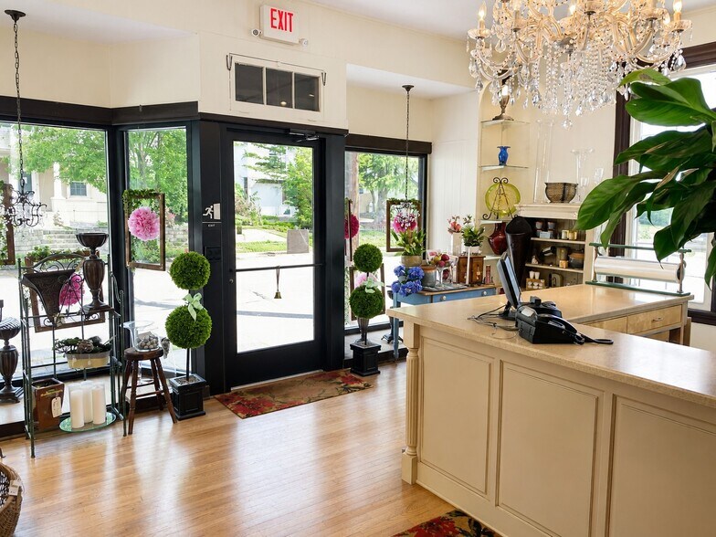 More Photos Of 202 Main St, Hellertown General Retail For Lease