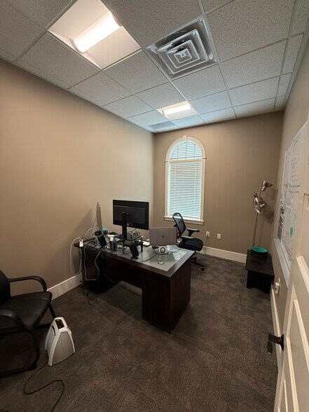 More Photos Of 20 W Main St, Alpine Unknown For Lease
