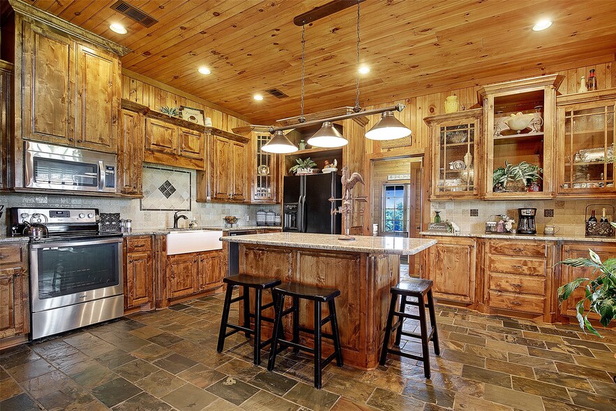 More Photos Of 575 County Road 1214, Quitman Specialty For Sale