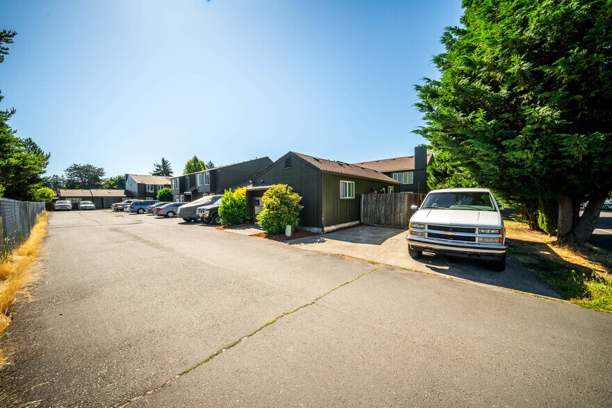 More Photos Of 1046 NE 17th Ave, Hillsboro Apartments For Sale