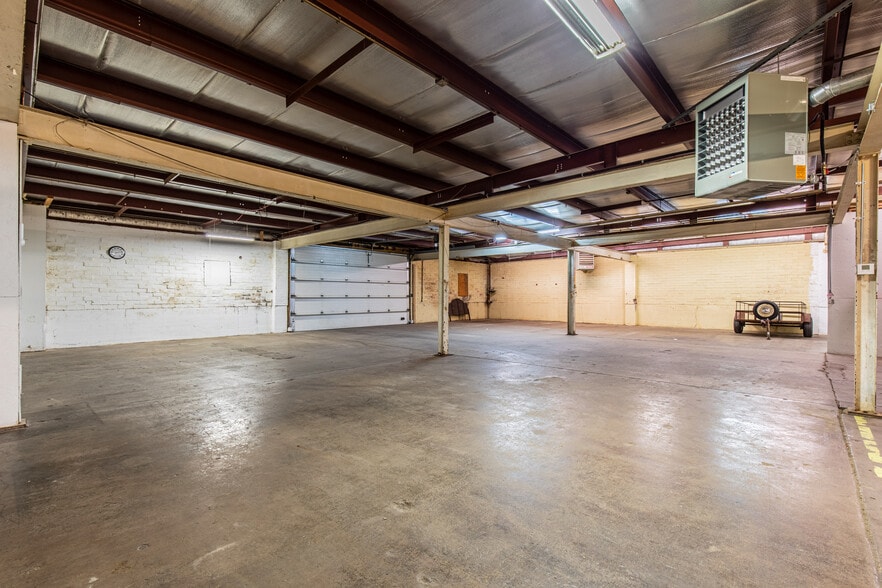 More Photos Of 825 N Pleasant St, Princeton Flex For Sale