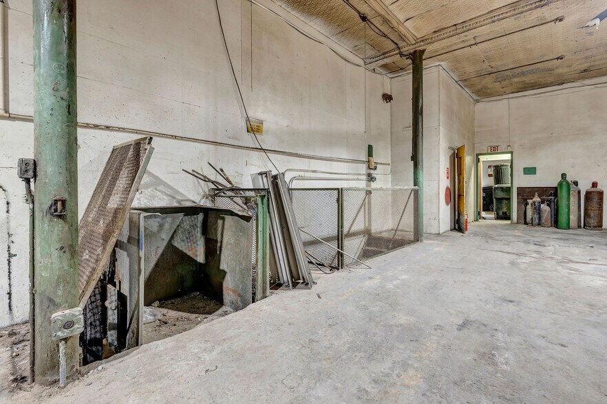 More Photos Of 122 E Liberty St, Cincinnati Warehouse For Lease