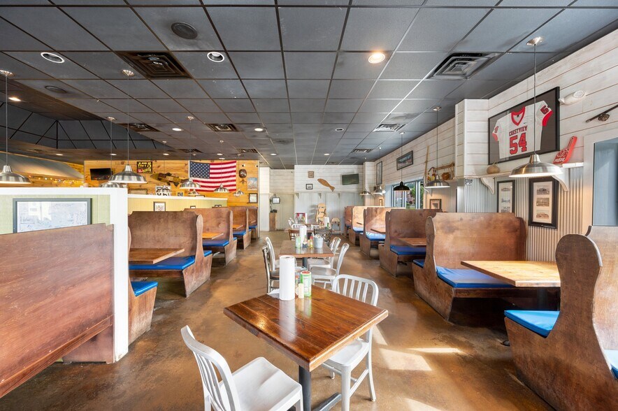 More Photos Of 1296 N Ferdon Blvd, Crestview Restaurant For Sale