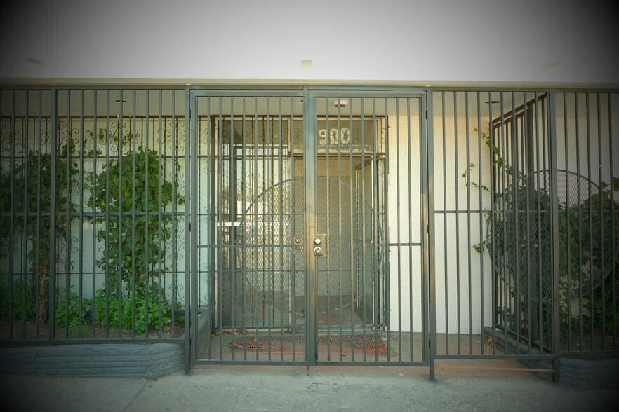 More Photos Of 906 N Alvarado St, Los Angeles Storefront Retail Office For Lease