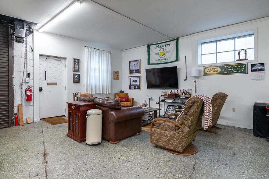 More Photos Of 115 Duke St, East Greenwich Warehouse For Sale