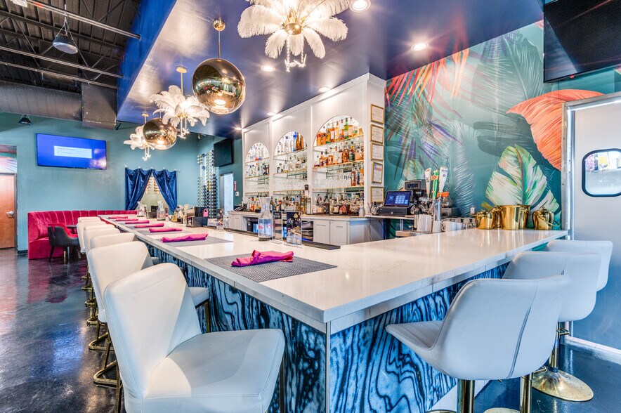 More Photos Of 2601 W Jefferson St, Grand Prairie Bar For Sale
