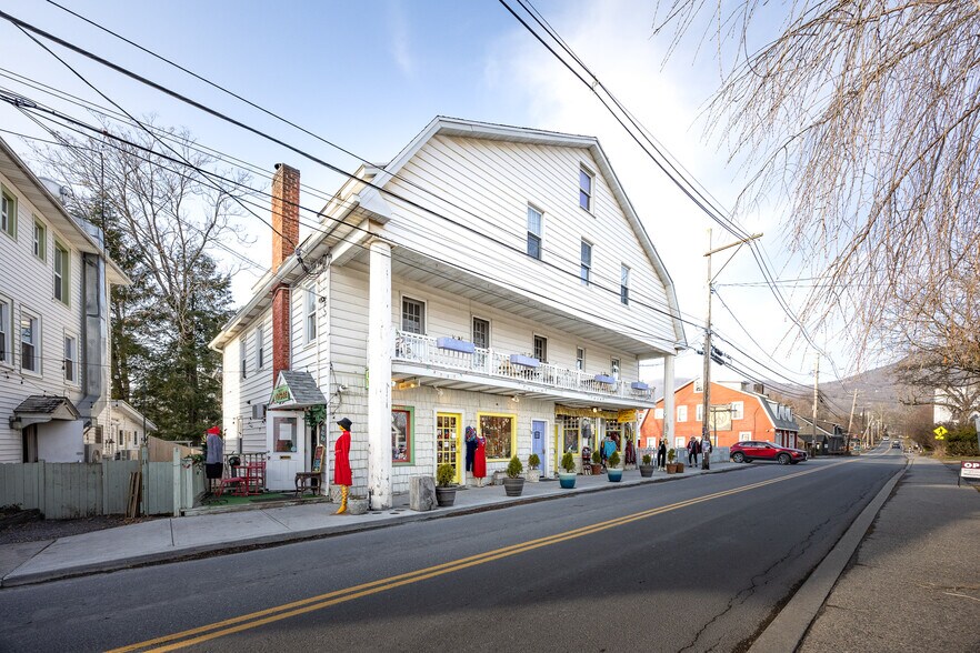 More Photos Of 5-9 Rock City Rd, Woodstock Storefront Retail Residential For Sale