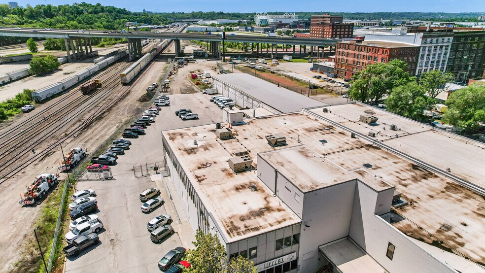 More Photos Of 1215 W 12th St, Kansas City Flex For Lease