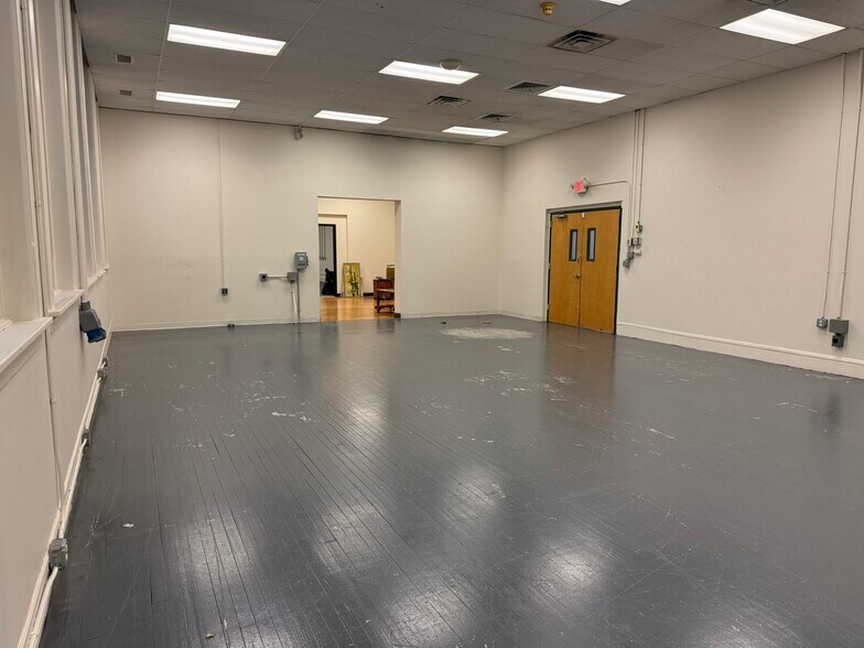 More Photos Of 114 Pearl St, Port Chester Light Distribution For Lease