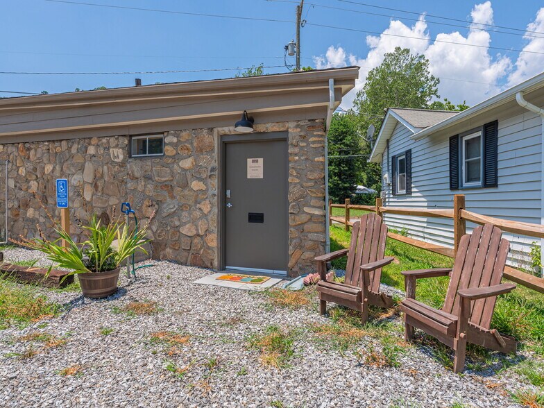 More Photos Of 491 Allens Creek Rd, Waynesville Office For Lease