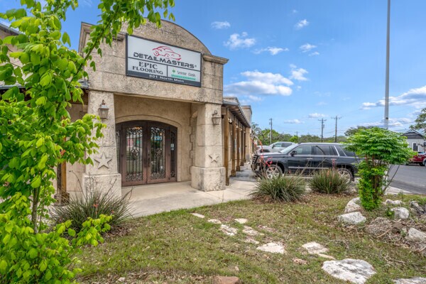 More Photos Of 801 N Main St, Boerne Freestanding For Sale