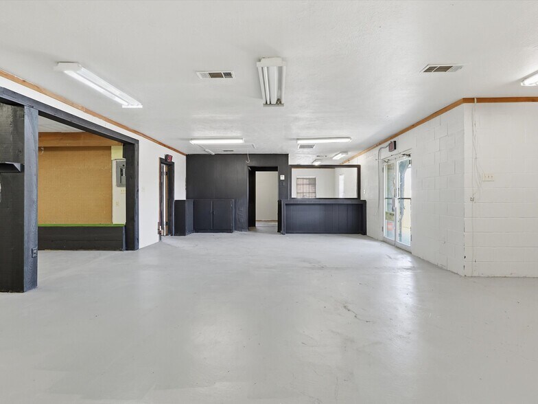 More Photos Of 4208 Benbrook Hwy, Fort Worth Office For Sale